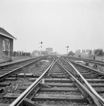 859274 Gezicht op het emplacement van het N.S.-station Sliedrecht te Sliedrecht.